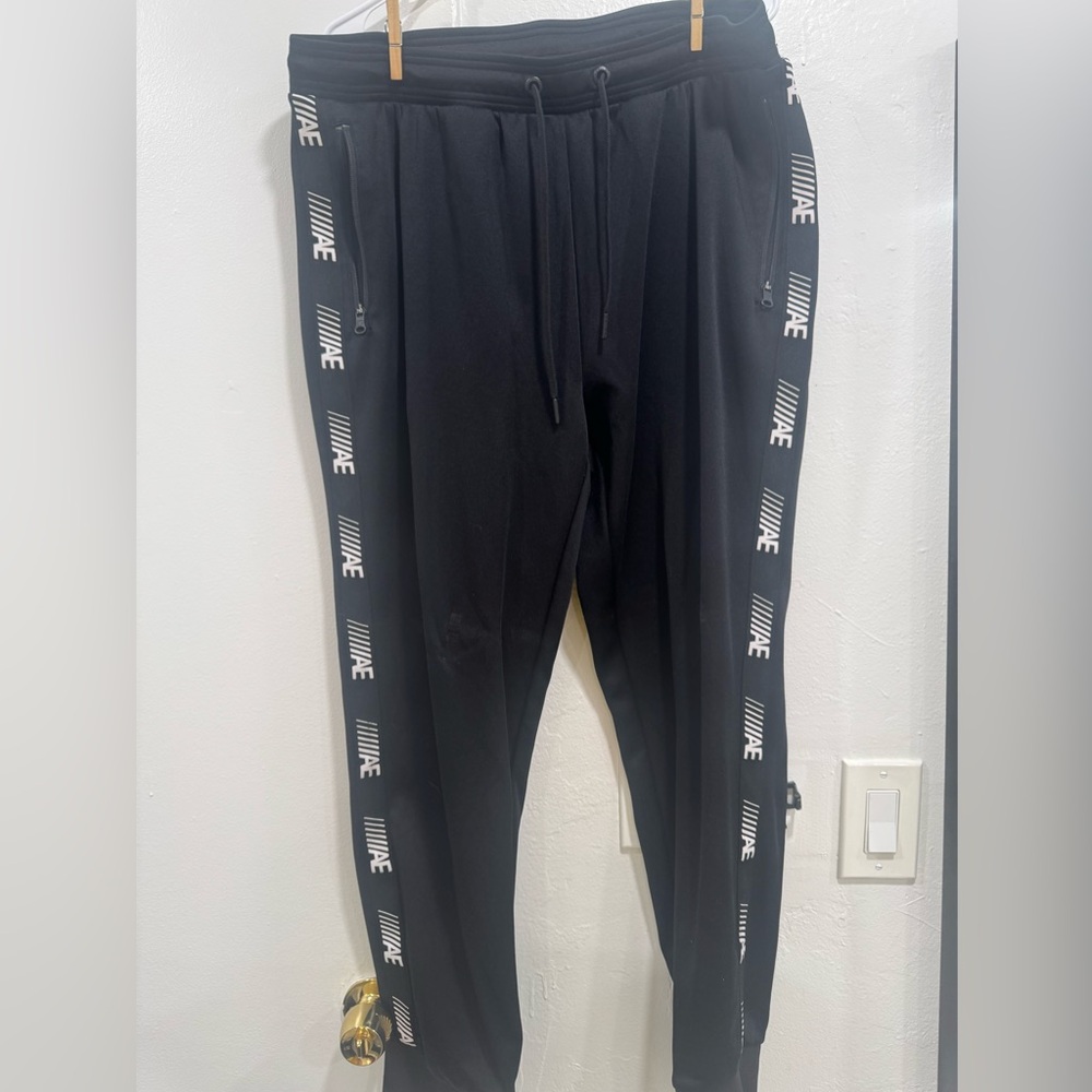 Men’s American Eagle Joggers - XL